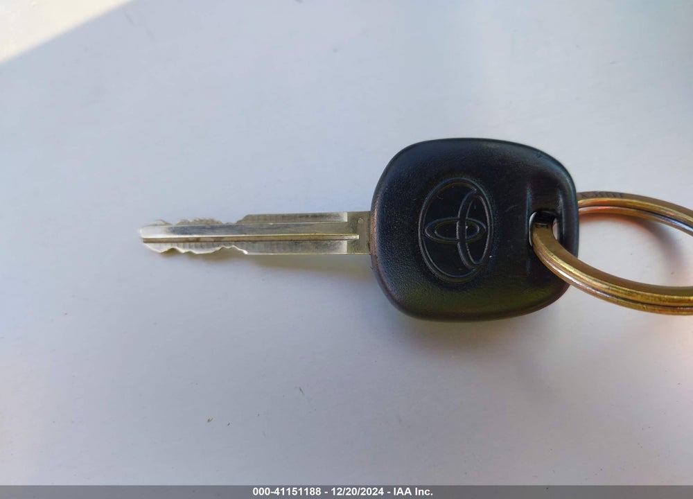 2005 TOYOTA MATRIX VIN: 2T1KR32E75C552391