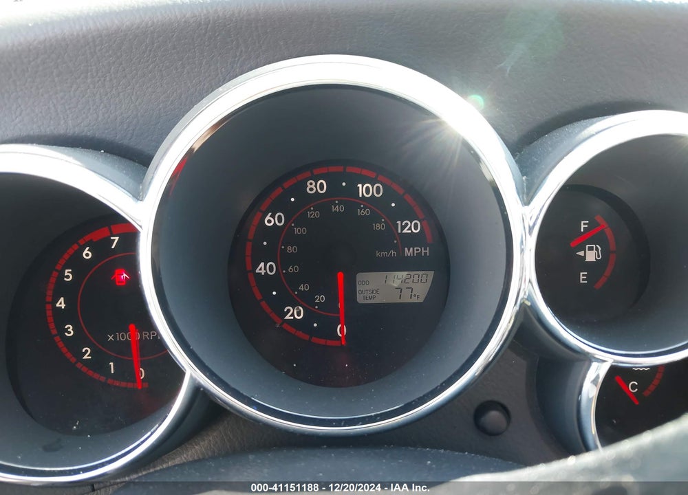 2005 TOYOTA MATRIX VIN: 2T1KR32E75C552391