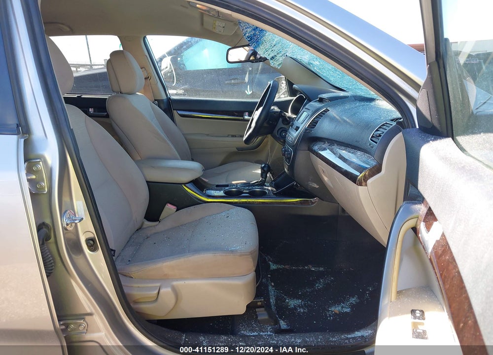 2014 KIA SORENTO LX VIN: 5XYKT4A65EG437486