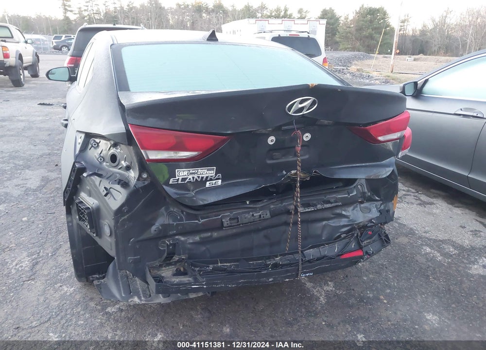 2017 HYUNDAI ELANTRA VIN: 5NPD74LF2HH141154