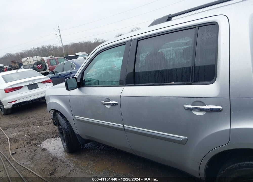 2011 HONDA PILOT EX-L VIN: 5FNYF4H64BB040295