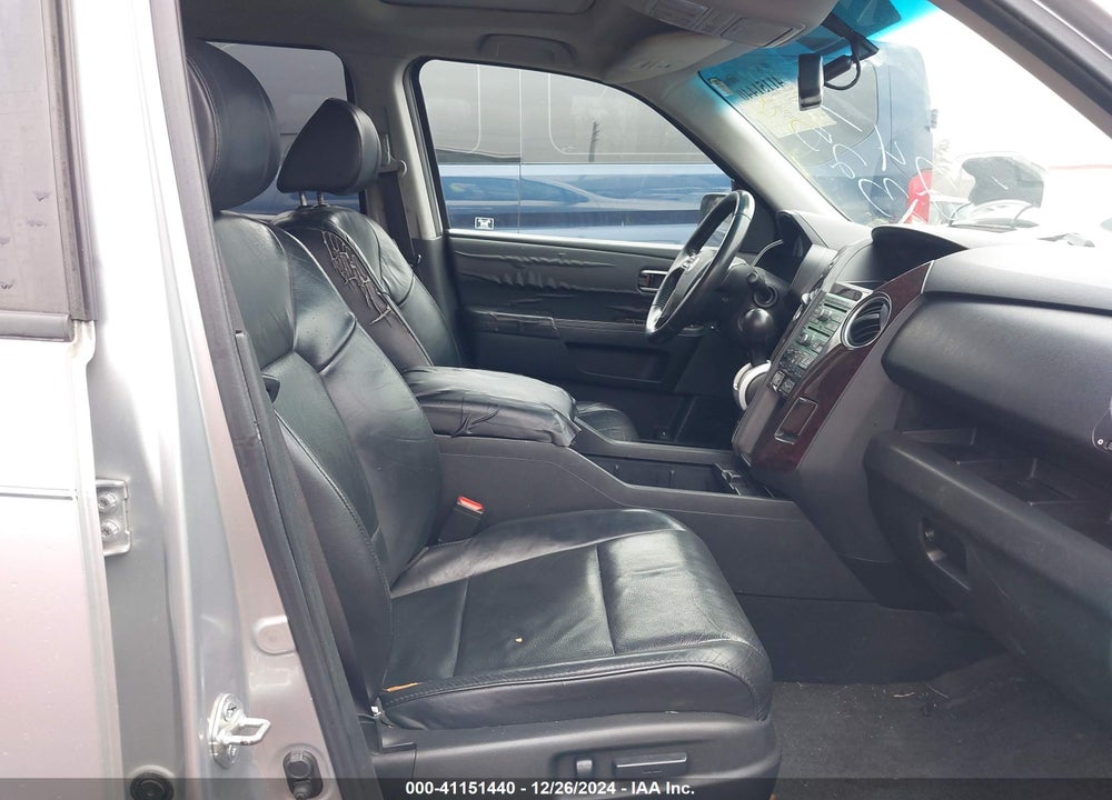 2011 HONDA PILOT EX-L VIN: 5FNYF4H64BB040295