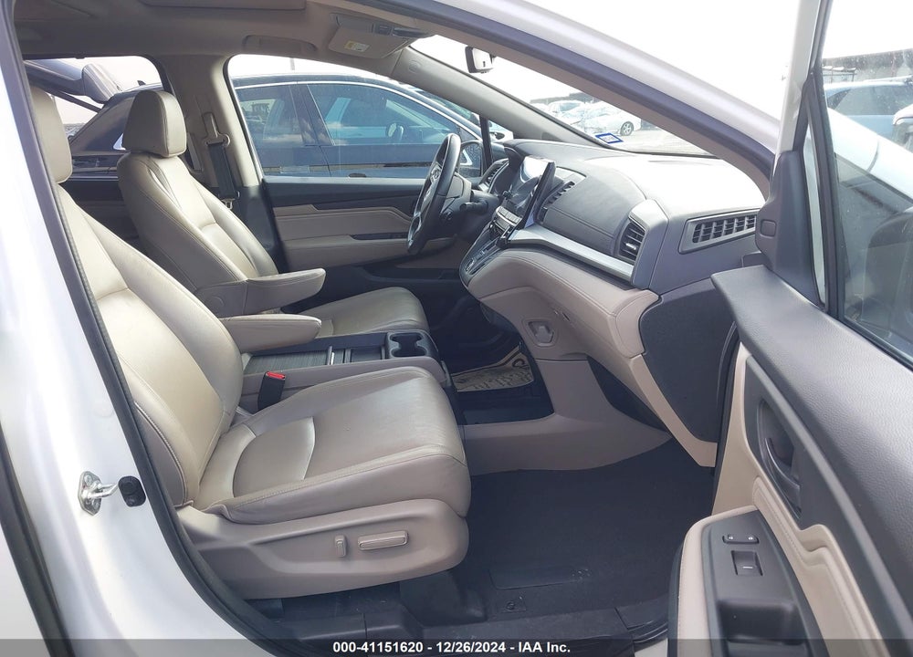 2018 HONDA ODYSSEY TOURING VIN: 5FNRL6H83JB013808