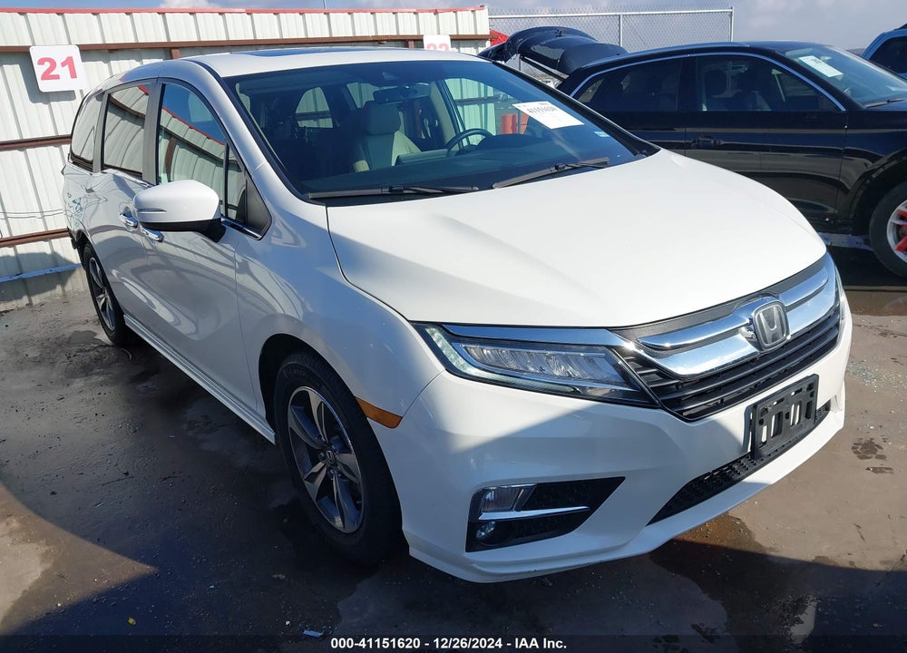 2018 HONDA ODYSSEY TOURING VIN: 5FNRL6H83JB013808