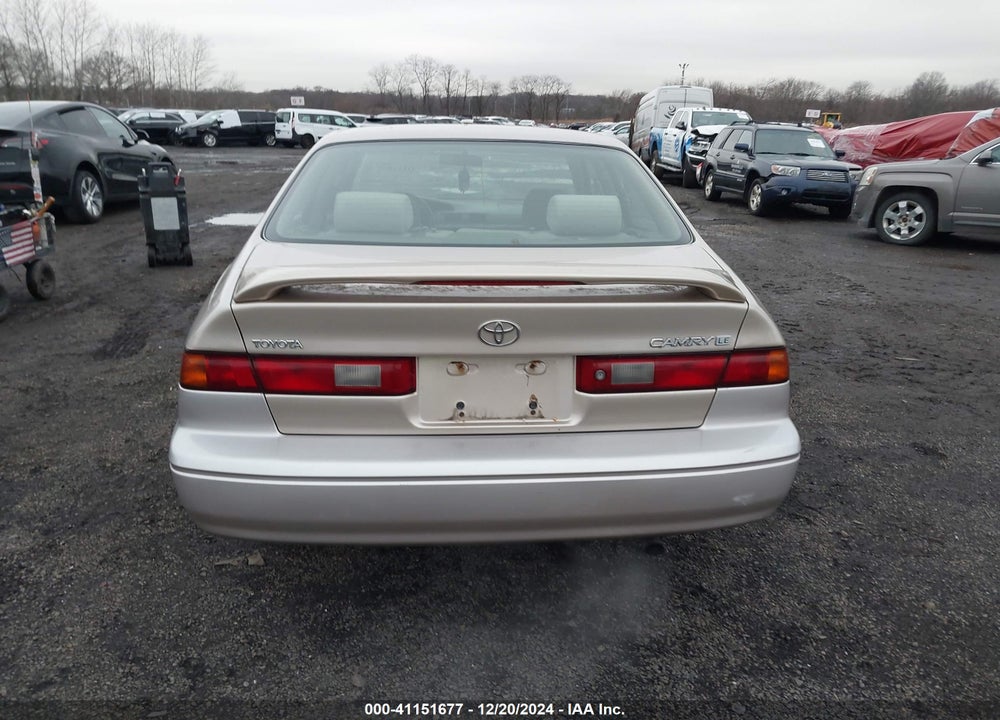 1998 TOYOTA CAMRY LE VIN: 4T1BG22K3WU859255