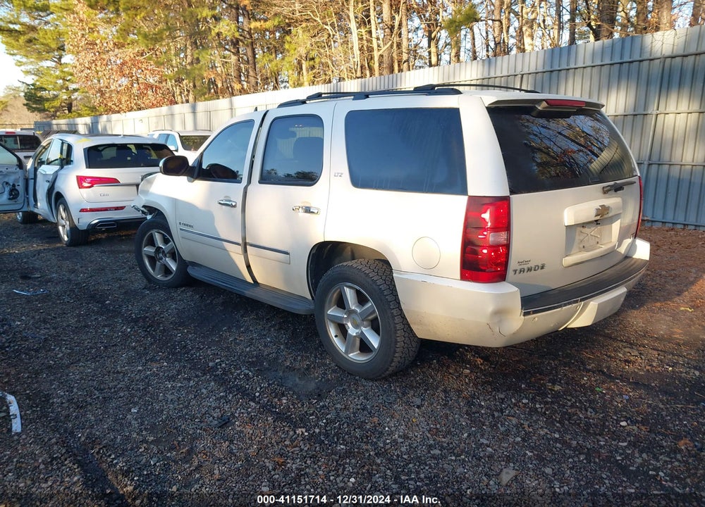 2009 CHEVROLET TAHOE LTZ VIN: 1GNFK33069R291010