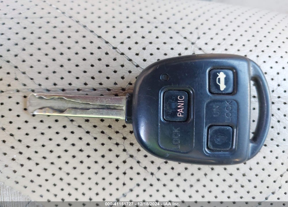 2005 LEXUS ES 330 VIN: JTHBA30G755072665