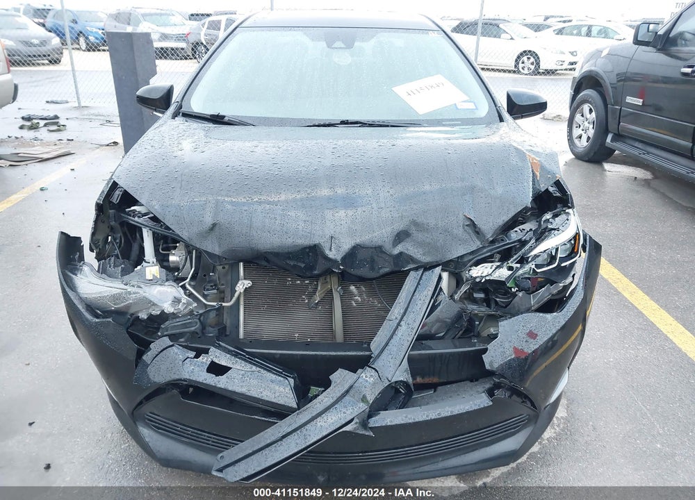 2018 TOYOTA COROLLA XLE VIN: 5YFBURHE5JP800964
