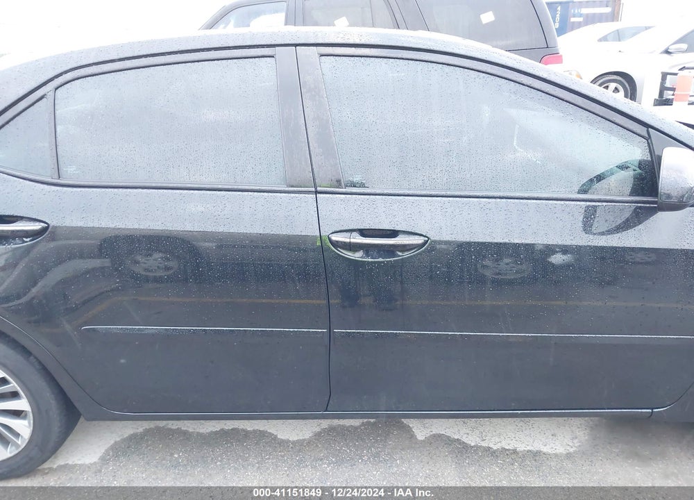 2018 TOYOTA COROLLA XLE VIN: 5YFBURHE5JP800964
