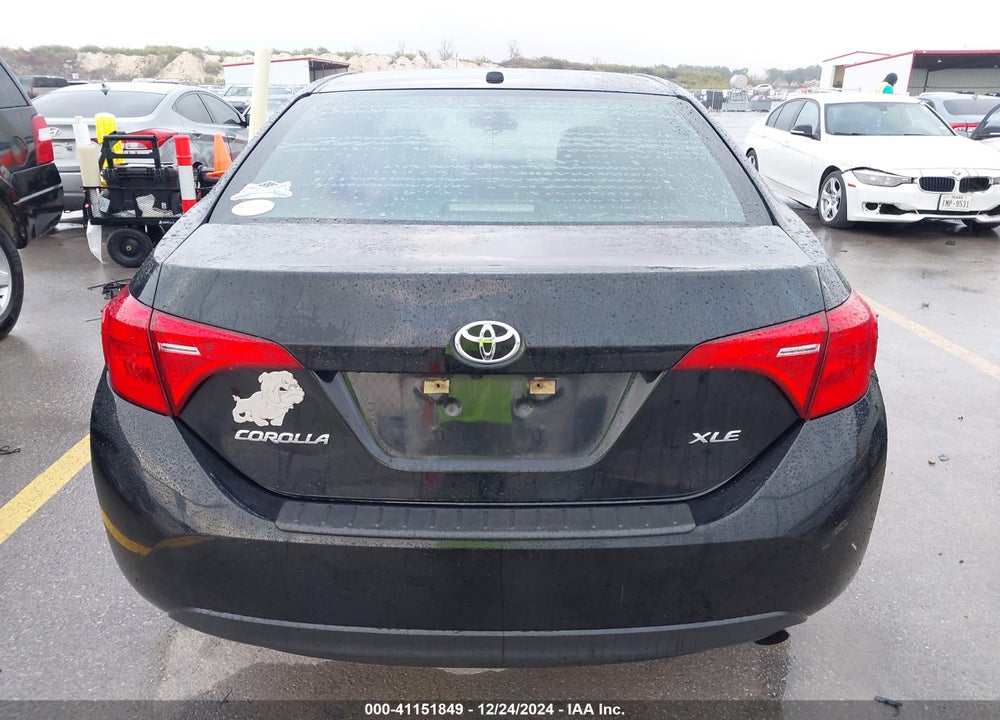 2018 TOYOTA COROLLA XLE VIN: 5YFBURHE5JP800964