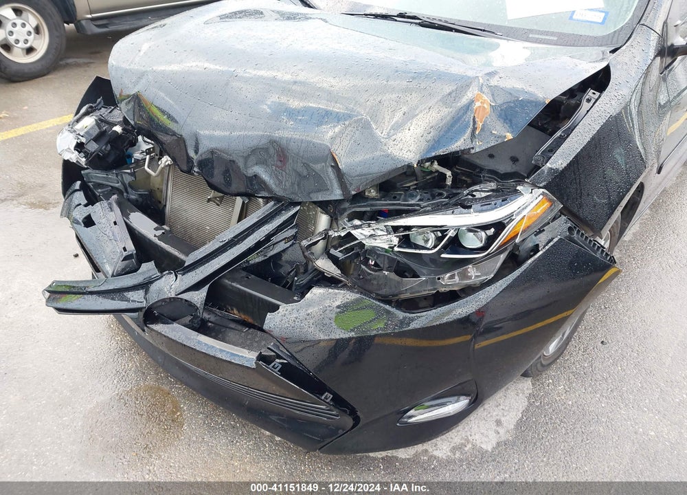 2018 TOYOTA COROLLA XLE VIN: 5YFBURHE5JP800964