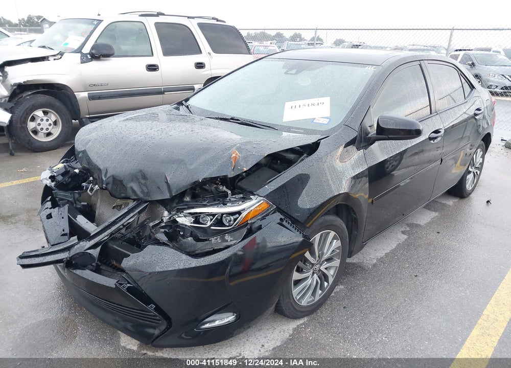 2018 TOYOTA COROLLA XLE VIN: 5YFBURHE5JP800964