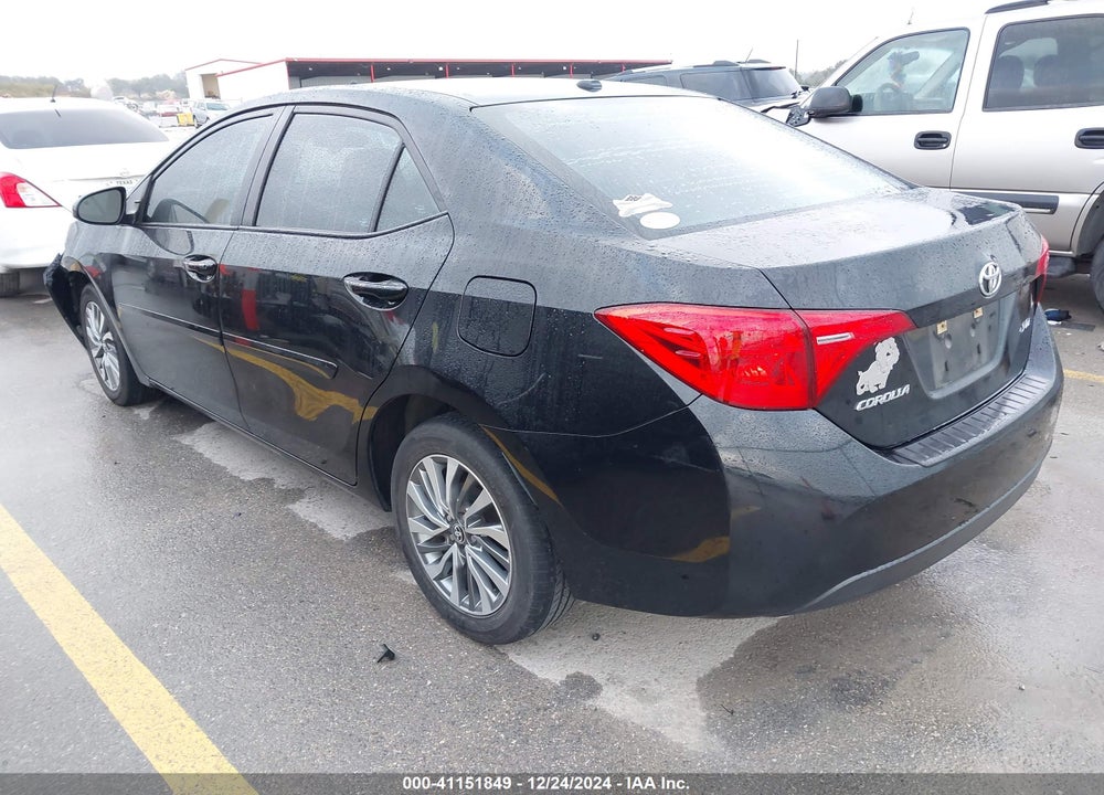 2018 TOYOTA COROLLA XLE VIN: 5YFBURHE5JP800964