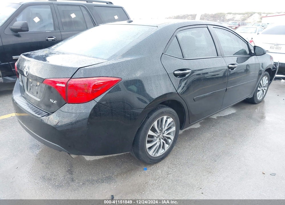 2018 TOYOTA COROLLA XLE VIN: 5YFBURHE5JP800964