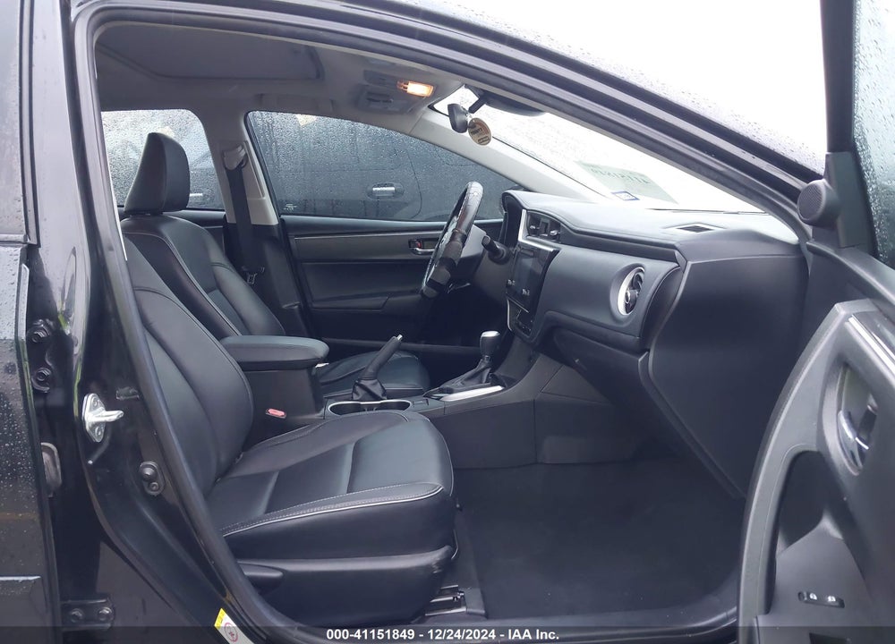 2018 TOYOTA COROLLA XLE VIN: 5YFBURHE5JP800964