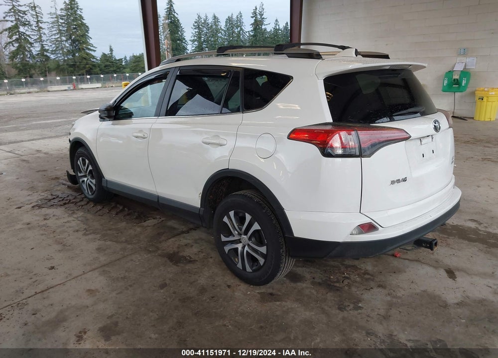 2017 TOYOTA RAV4 LE VIN: 2T3BFREV5HW621712