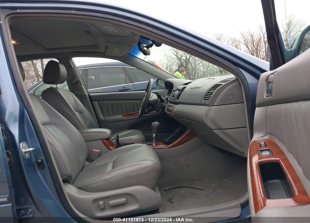 2002 TOYOTA CAMRY XLE VIN: 4T1BE32K32U588025