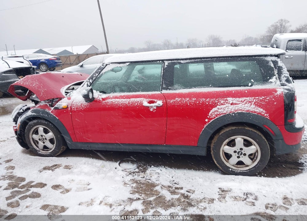 2009 MINI COOPER CLUBMAN VIN: WMWML335X9TN68606