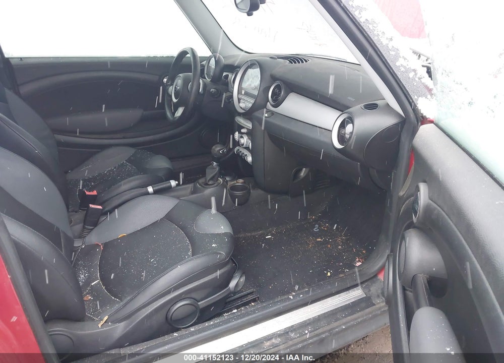 2009 MINI COOPER CLUBMAN VIN: WMWML335X9TN68606