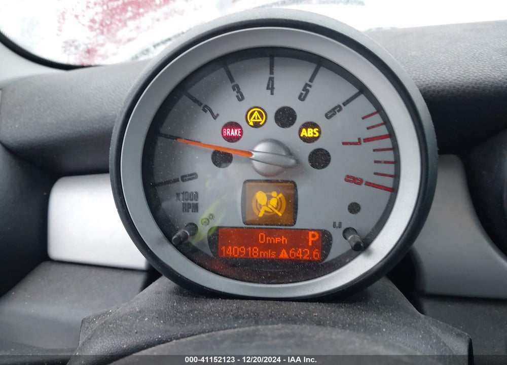 2009 MINI COOPER CLUBMAN VIN: WMWML335X9TN68606