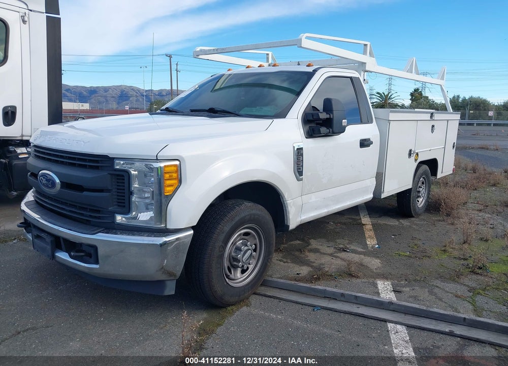 2017 FORD F-350 CHASSIS XL VIN: 1FDBF3E67HEB53751