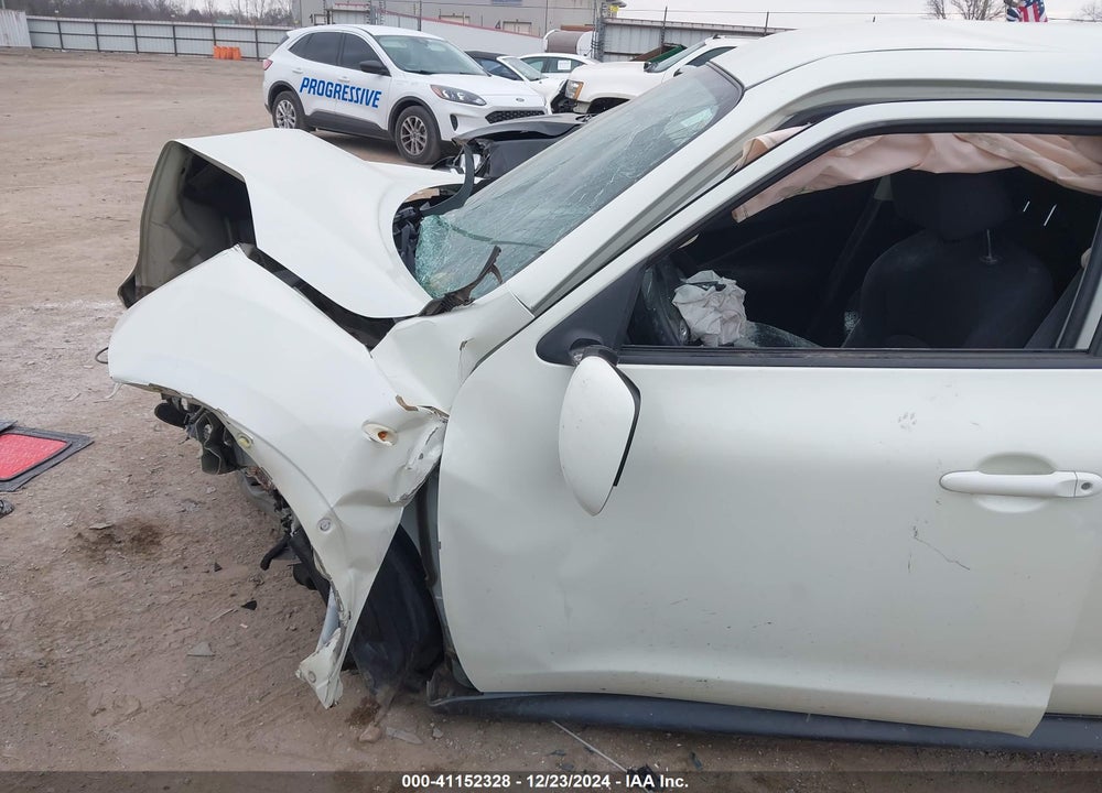 2011 NISSAN JUKE S VIN: JN8AF5MV6BT010740