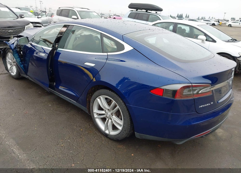 2015 TESLA MODEL S VIN: 5YJSA1S22FF086626
