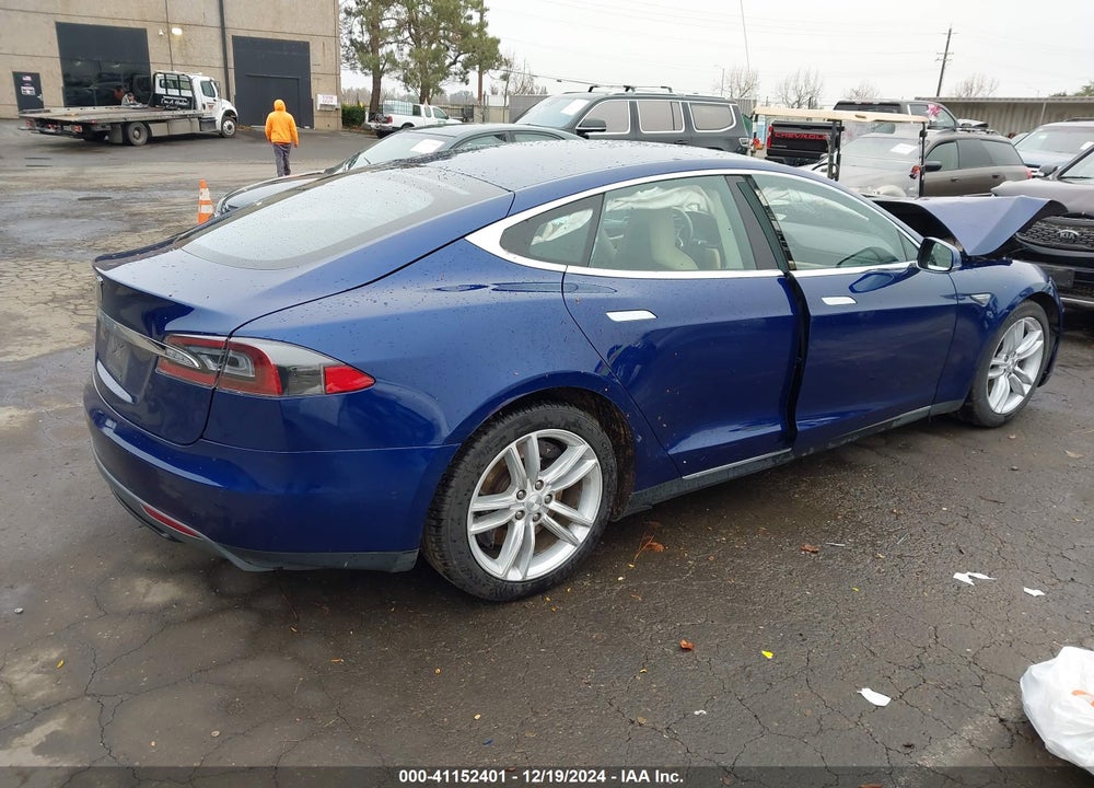 2015 TESLA MODEL S VIN: 5YJSA1S22FF086626