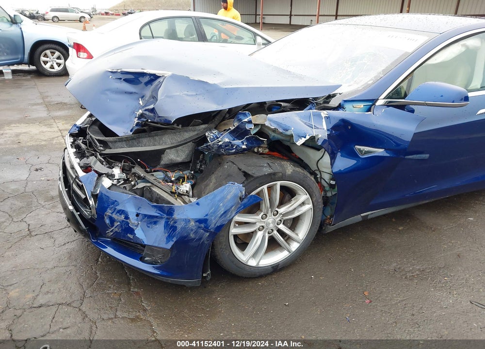 2015 TESLA MODEL S VIN: 5YJSA1S22FF086626