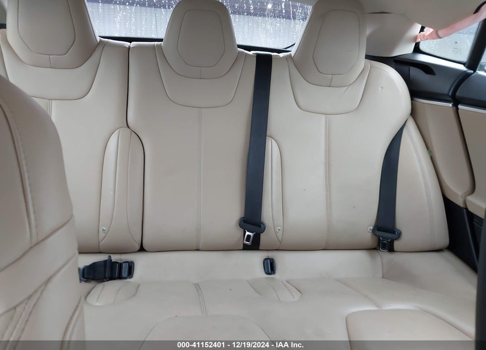 2015 TESLA MODEL S VIN: 5YJSA1S22FF086626