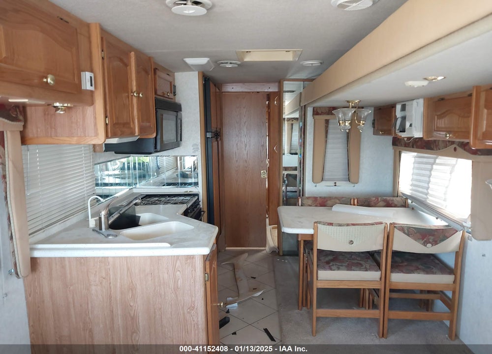 1999 FREIGHTLINER CHASSIS X LINE MOTOR HOME VIN: 4UZ6XFBC0XCB44431