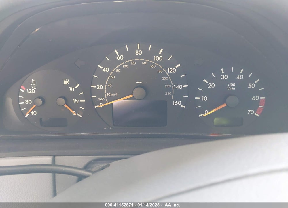 2001 MERCEDES-BENZ E 320 4M VIN: WDBJF82J81X053429
