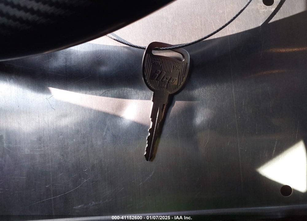 2005 GMC YUKON DENALI VIN: 1GKEK63UX5J257559