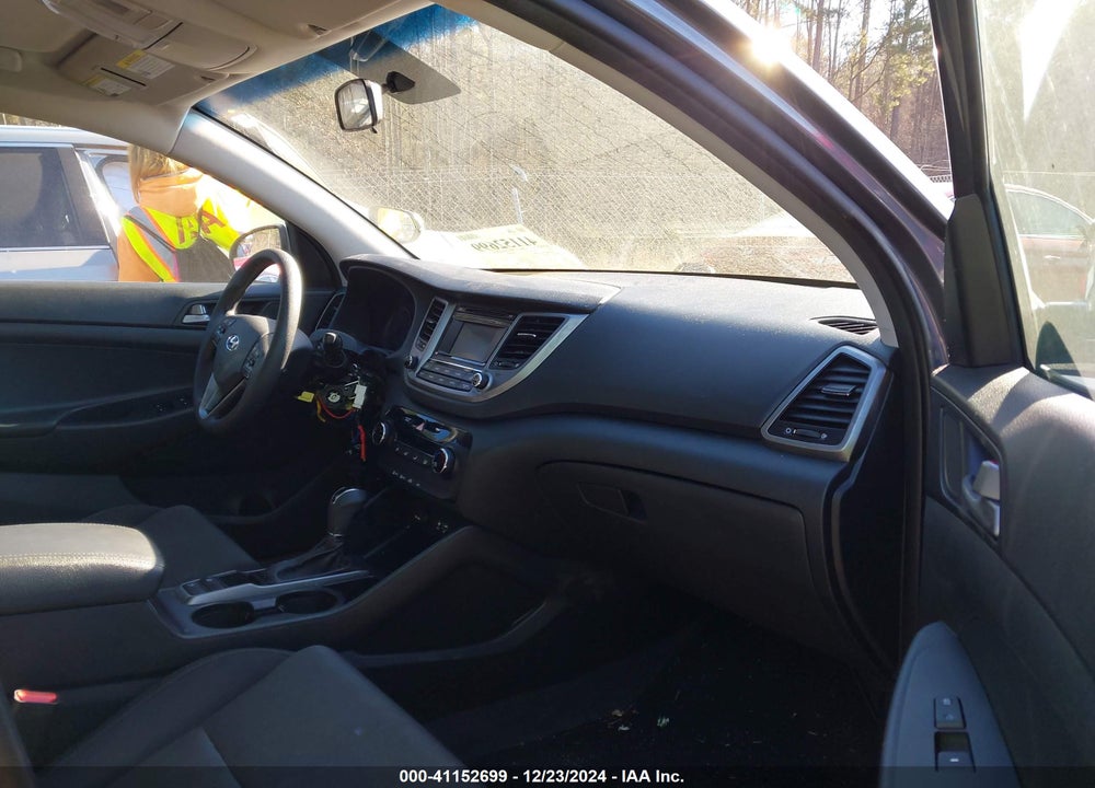 2017 HYUNDAI TUCSON VIN: KM8J33A42HU394048
