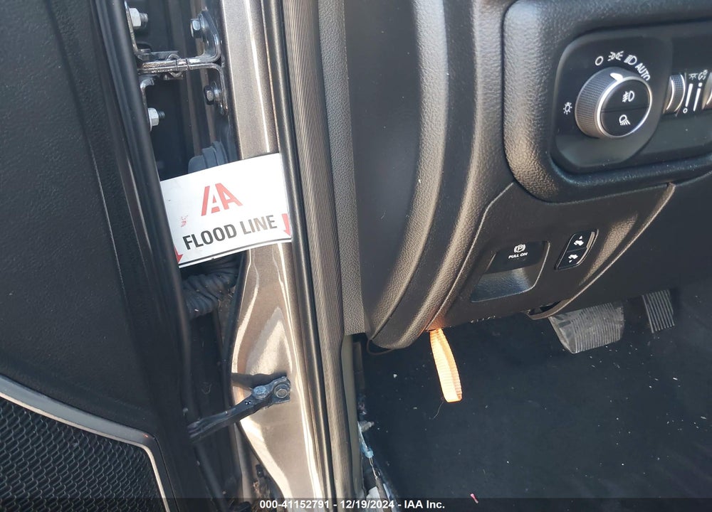 2019 RAM 1500 LAIE  4X4 6'4 BOX VIN: 1C6SRFDT4KN791846
