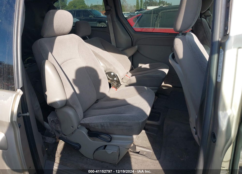 2002 DODGE GRAND CARAVAN SPORT VIN: 2B4GP44382R674604