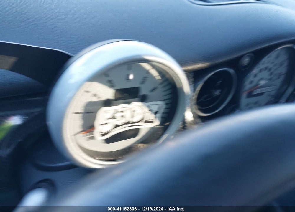 2003 MINI COOPER S VIN: WMWRE33453TD59162