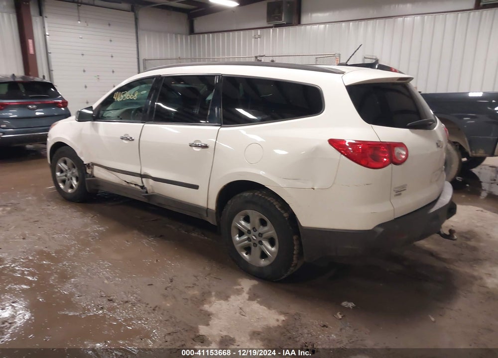 2011 CHEVROLET TRAVERSE LS VIN: 1GNKVFED0BJ341878