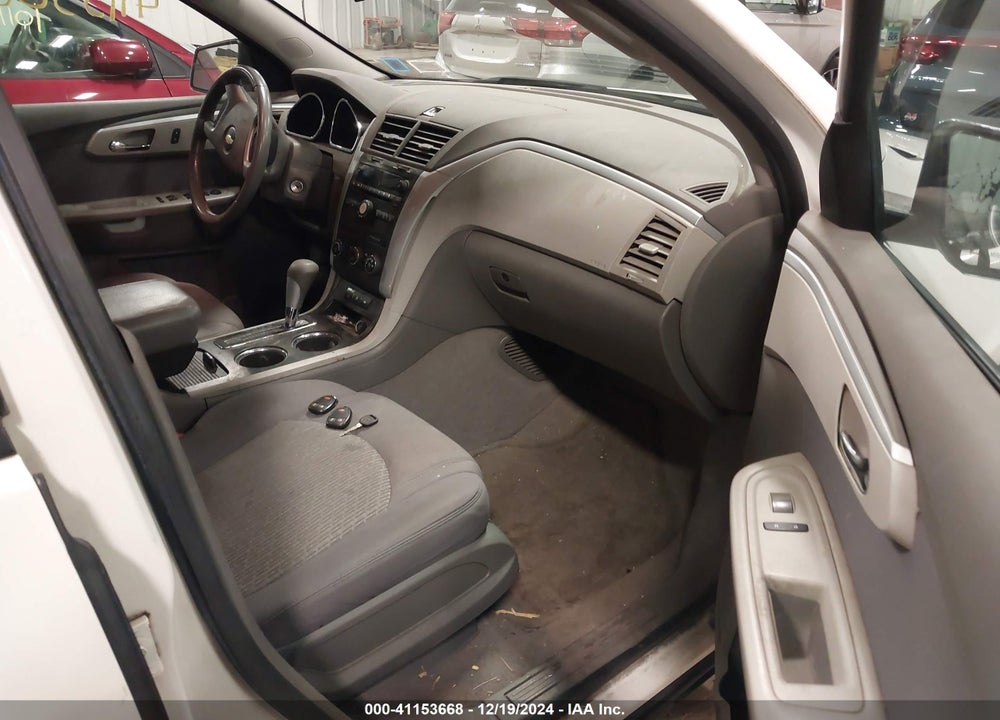 2011 CHEVROLET TRAVERSE LS VIN: 1GNKVFED0BJ341878
