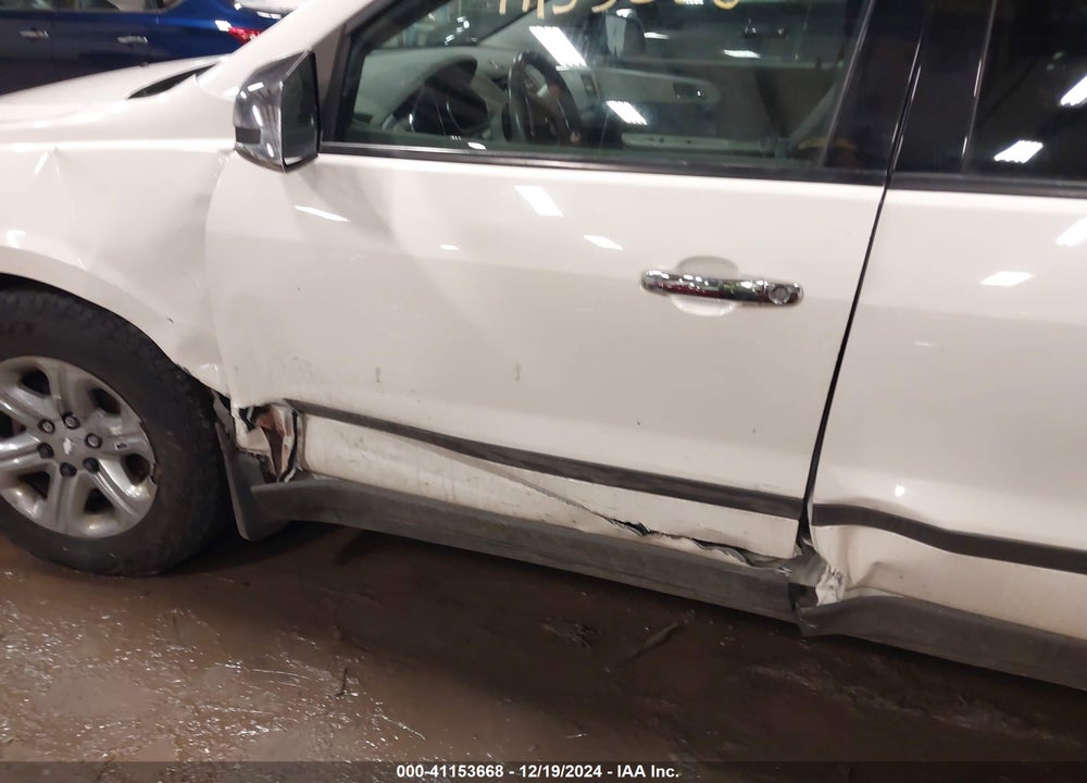 2011 CHEVROLET TRAVERSE LS VIN: 1GNKVFED0BJ341878