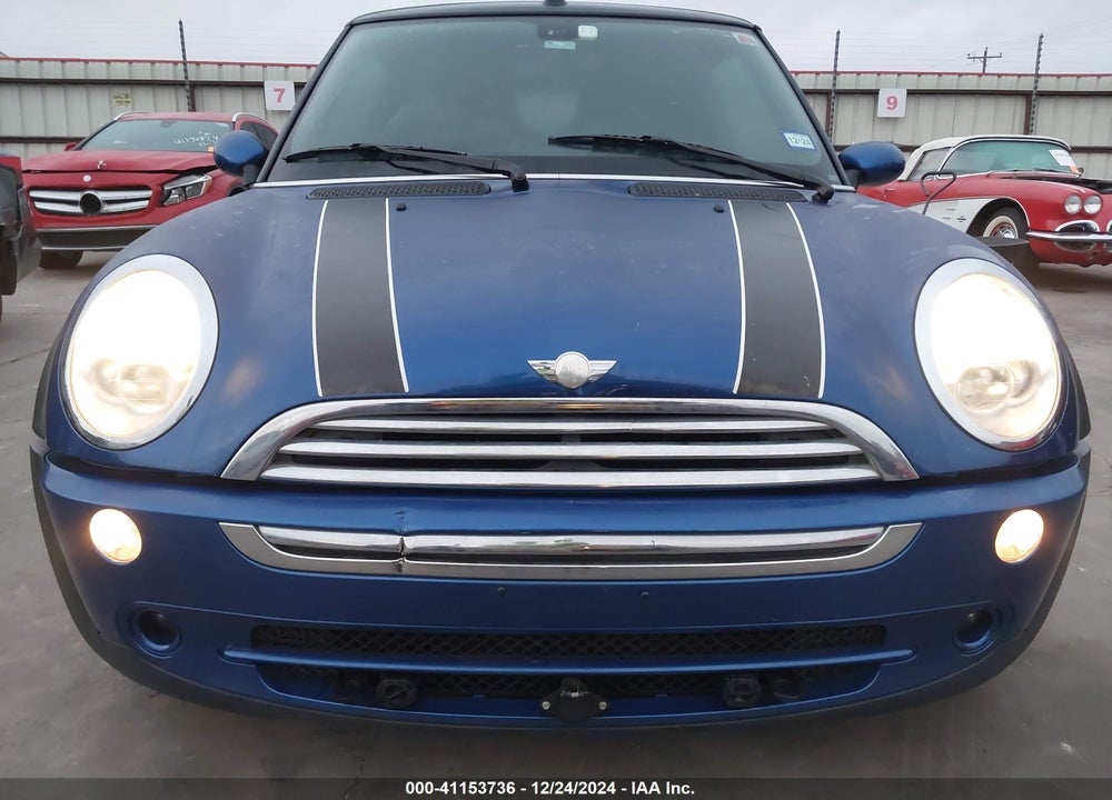 2008 MINI COOPER VIN: WMWRF33598TF67493