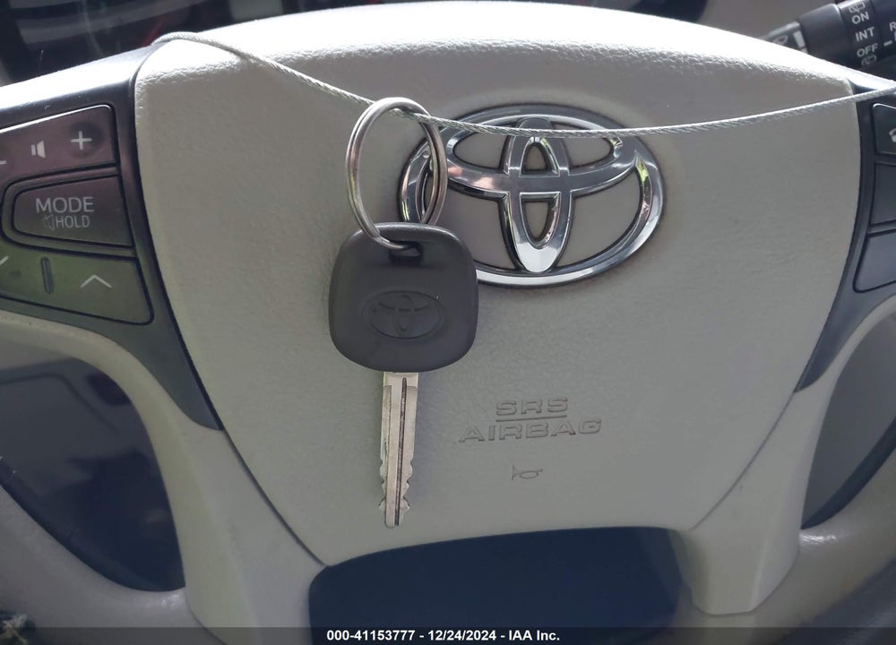 2014 TOYOTA SIENNA VIN: 5TDKK3DC4ES415948