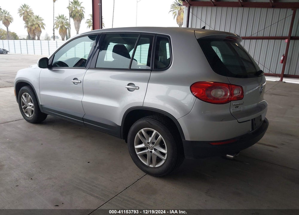 2011 VOLKSWAGEN TIGUAN S VIN: WVGBV7AX7BW543727