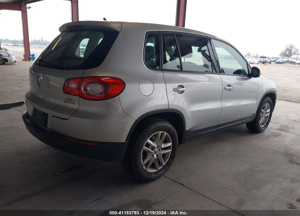 2011 VOLKSWAGEN TIGUAN S VIN: WVGBV7AX7BW543727