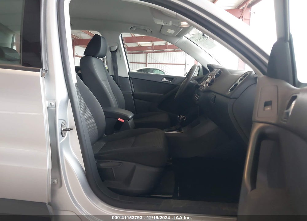 2011 VOLKSWAGEN TIGUAN S VIN: WVGBV7AX7BW543727