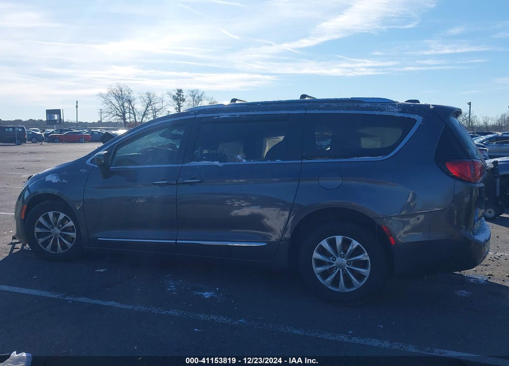 2018 CHRYSLER PACIFICA TOURING L VIN: 2C4RC1BG2JR119707