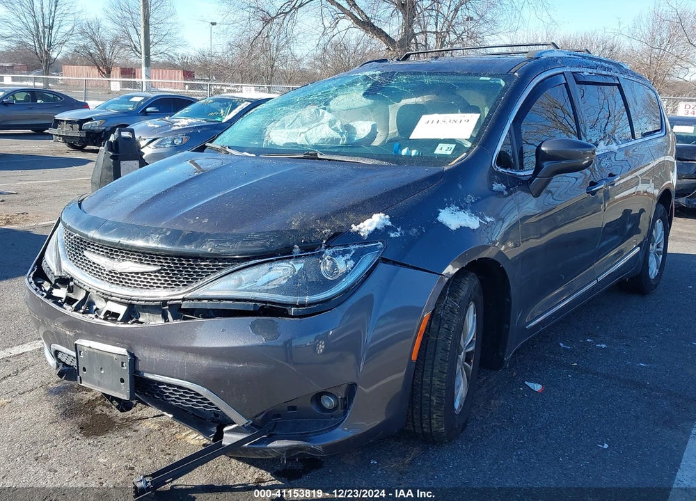 2018 CHRYSLER PACIFICA TOURING L VIN: 2C4RC1BG2JR119707