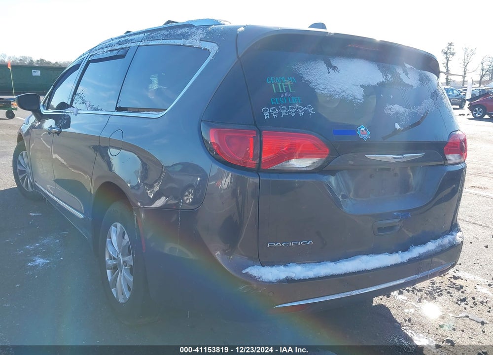 2018 CHRYSLER PACIFICA TOURING L VIN: 2C4RC1BG2JR119707