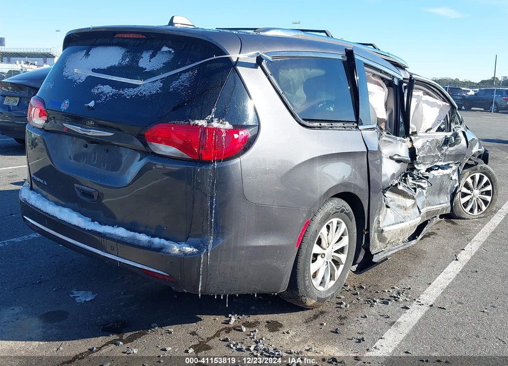 2018 CHRYSLER PACIFICA TOURING L VIN: 2C4RC1BG2JR119707