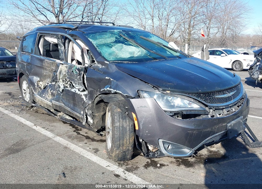 2018 CHRYSLER PACIFICA TOURING L VIN: 2C4RC1BG2JR119707